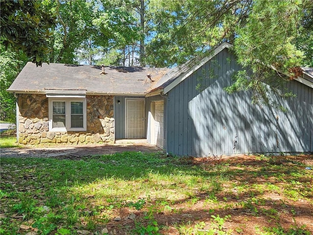 8685 Woodside Ln, Jonesboro, GA 30238 - view of front of house with stone siding