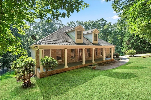 view of front of property with a front yard