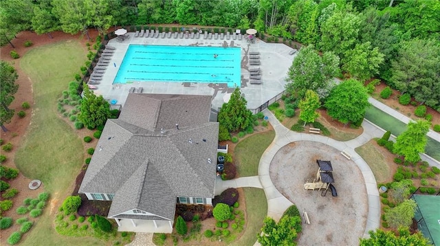 7470 Oldbury Pl, Cumming, GA 30040 - aerial view of property and surrounding area featuring a pool