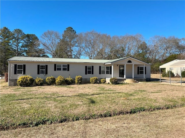 view of front of home featuring a porch and a front yard