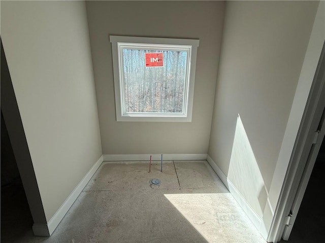 empty room featuring baseboards