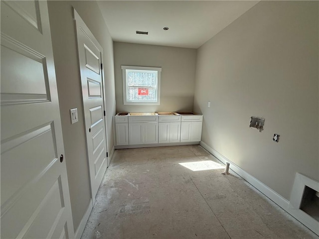 washroom with visible vents and baseboards