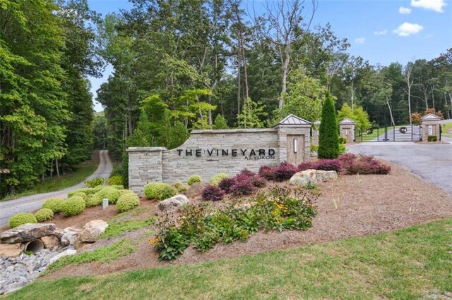19619 Oak Park Dr, Talking Rock, GA 30175