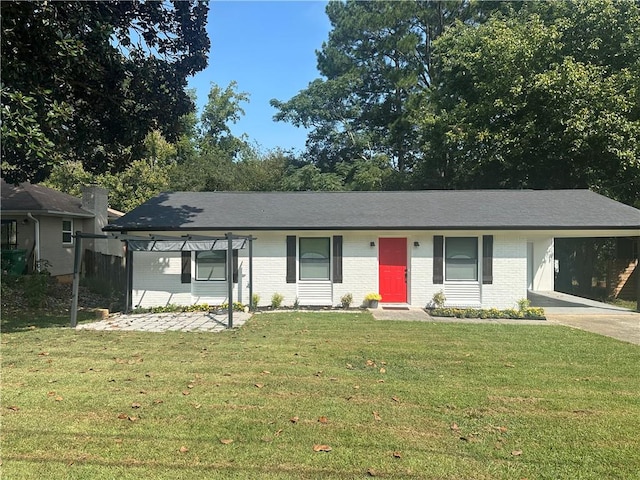 single story home featuring a carport and a front yard