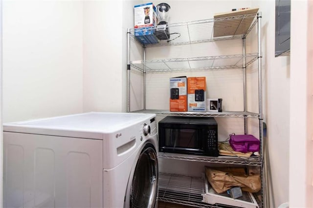 laundry room with washing machine and dryer