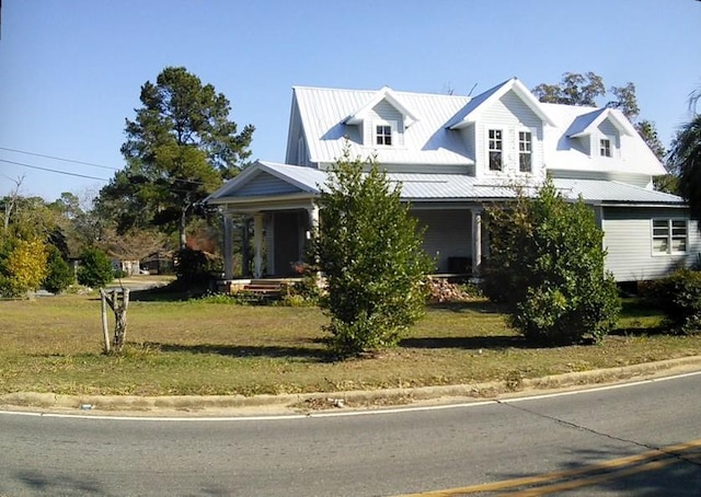 view of front of house with a front yard