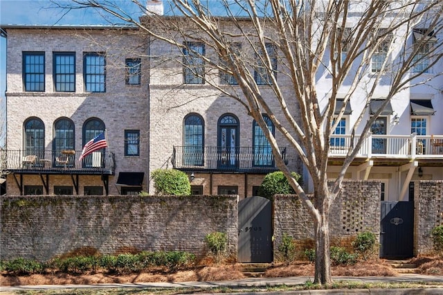 view of front facade with brick siding