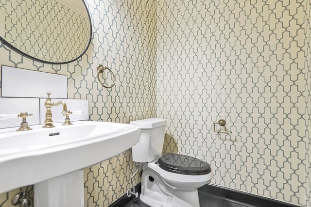 2983 Crosswycke Forest Dr, Brookhaven, GA 30319 - bathroom with wallpapered walls and toilet