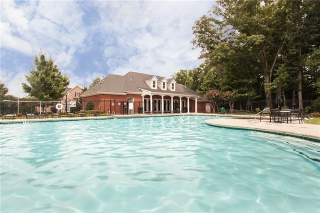 5710 Waters Edge Trl, Roswell, GA 30075 - community pool with a patio area