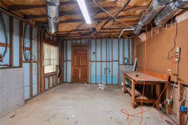2110 Waterloo Cir, Lawrenceville, GA 30043 - below grade area with a workshop area