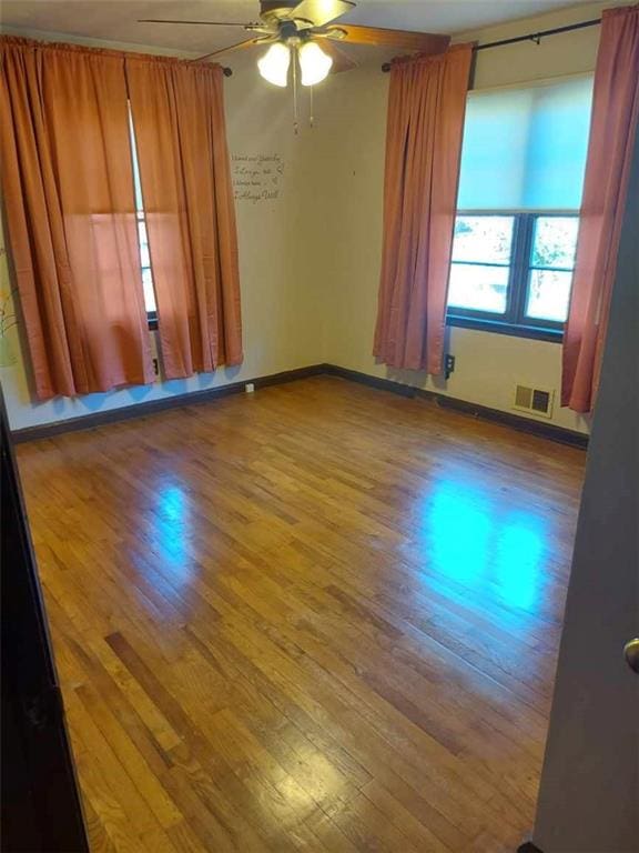 unfurnished room with wood-type flooring and ceiling fan