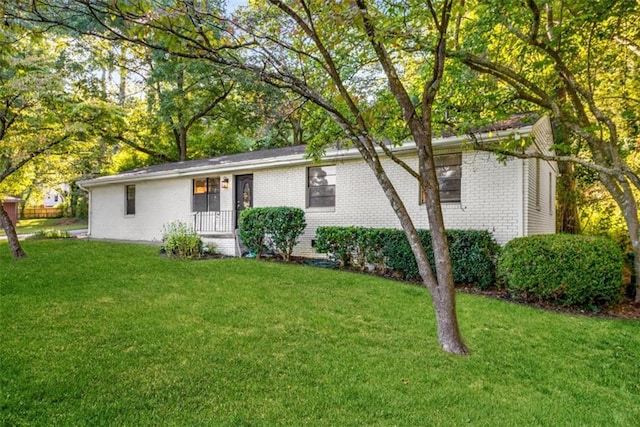 ranch-style home with a front yard