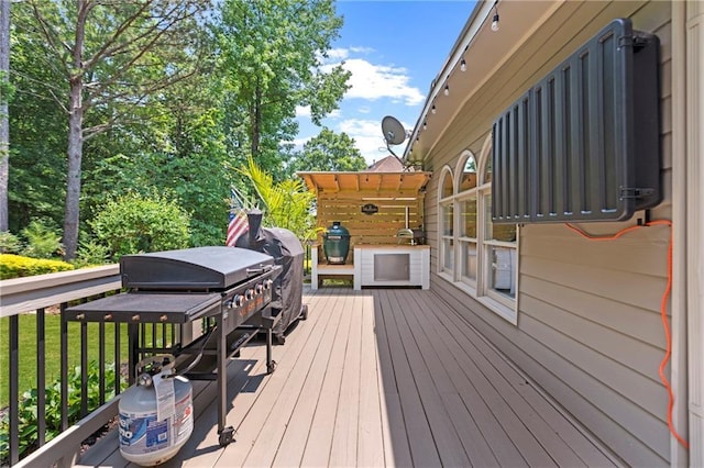 2510 Wood Creek Ct, Dacula, GA 30019 - view of wooden deck