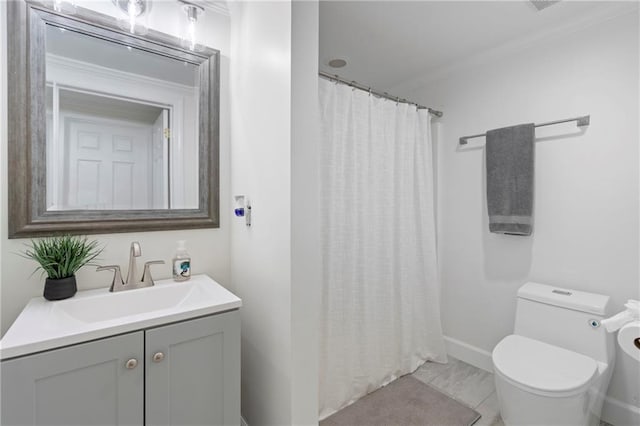 2510 Wood Creek Ct, Dacula, GA 30019 - full bath featuring vanity, toilet, crown molding, a shower with shower curtain, and baseboards