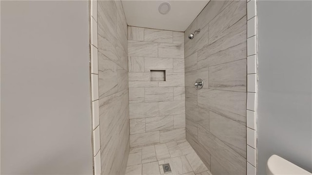 bathroom featuring tiled shower