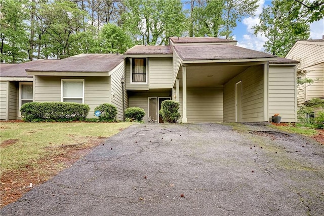 view of front of house featuring a carport and aphalt driveway