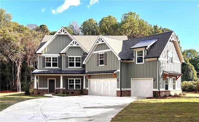 view of front of property featuring a front lawn and a garage