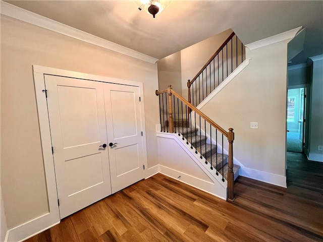 foyer entrance featuring ornamental molding and dark hardwood / wood-style floors