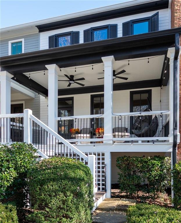 view of exterior entry featuring ceiling fan and covered porch