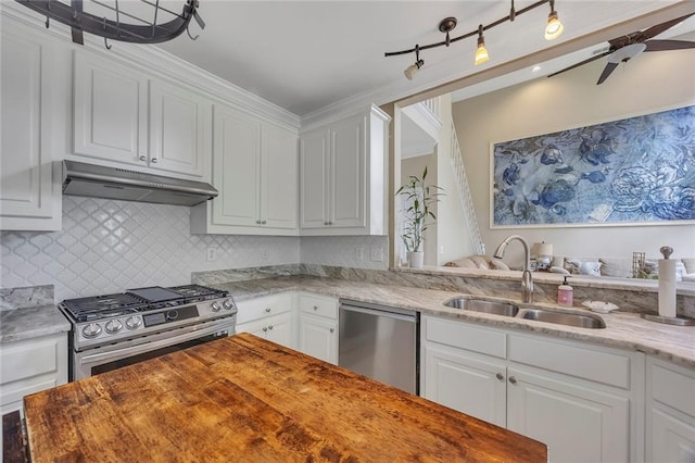 225 Ruby Forest Pkwy, Suwanee, GA 30024 - kitchen with appliances with stainless steel finishes, under cabinet range hood, white cabinetry, backsplash, and ceiling fan