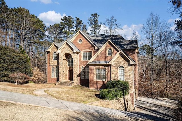 view of front of house with a front lawn