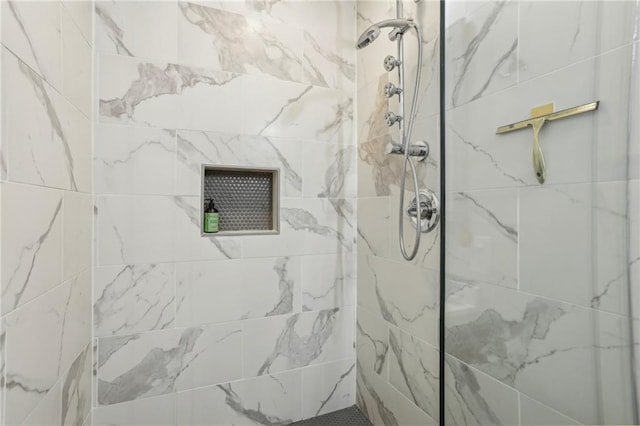 full bath with tiled shower