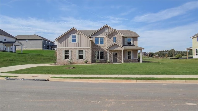 view of front of property featuring a front lawn