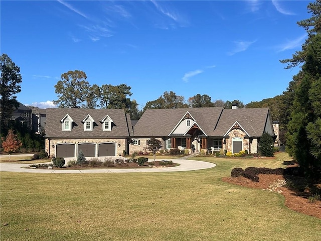 view of front of home featuring a front lawn