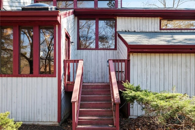 property entrance featuring roof with shingles