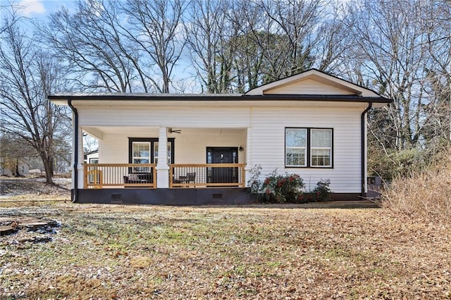 view of front of house featuring a porch and a front lawn