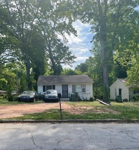 1762 Hadlock St SW, Atlanta, GA 30311 - ranch-style home featuring driveway