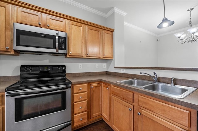 kitchen featuring sink, an inviting chandelier, ornamental molding, hanging light fixtures, and appliances with stainless steel finishes