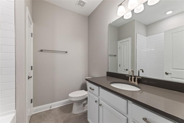 full bathroom featuring toilet, vanity, visible vents, tile patterned floors, and baseboards