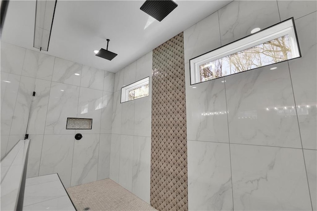 bathroom featuring a healthy amount of sunlight and tiled shower