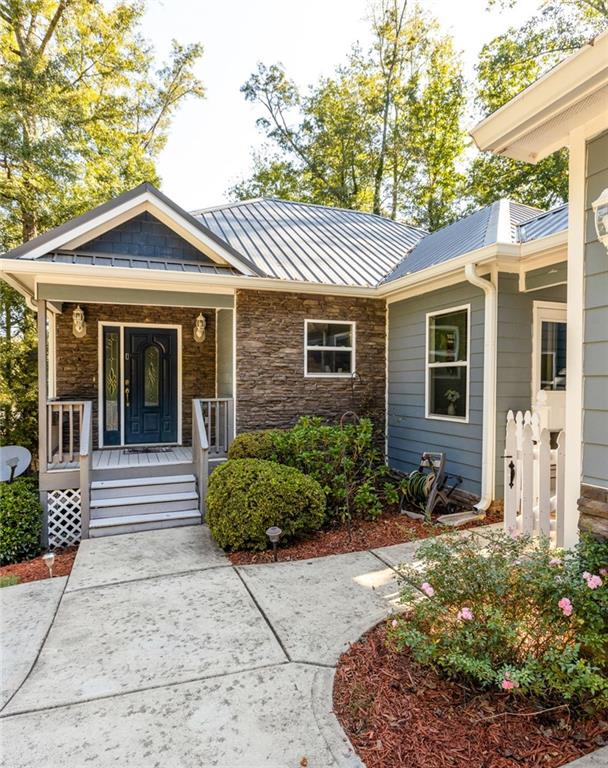 view of front of house featuring covered porch