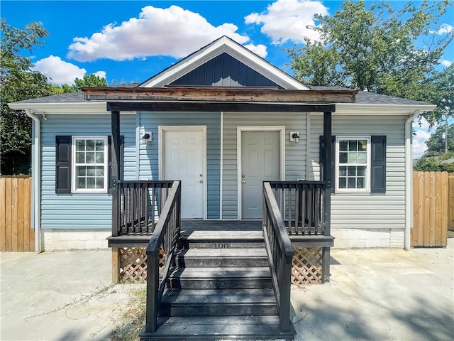 view of front of house featuring a porch