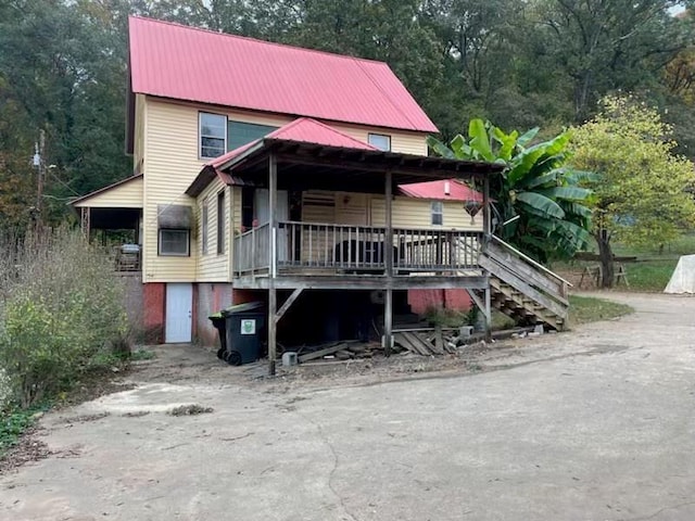 view of front of property featuring a wooden deck