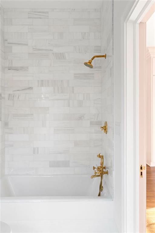 3051 Habersham Rd NW, Atlanta, GA 30305 - details featuring shower / washtub combination