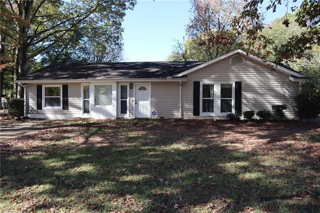 single story home featuring a front yard