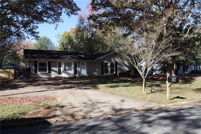 ranch-style home featuring a front yard