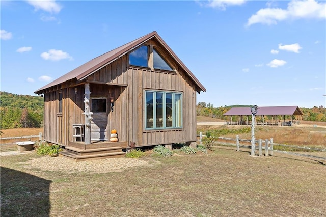 view of shed / structure with a yard