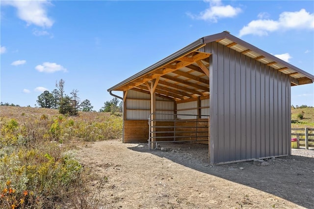 view of stable featuring an outdoor structure