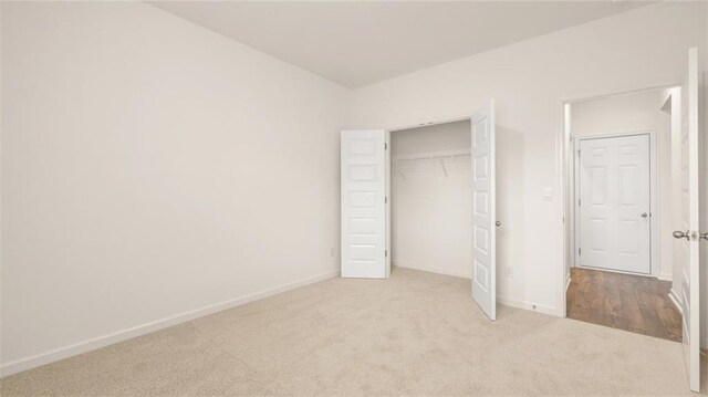 unfurnished living room featuring ceiling fan, crown molding, and dark hardwood / wood-style flooring