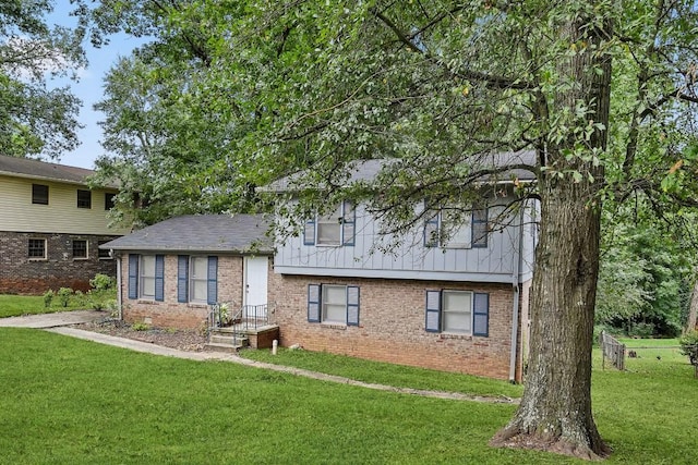 back of house featuring a lawn