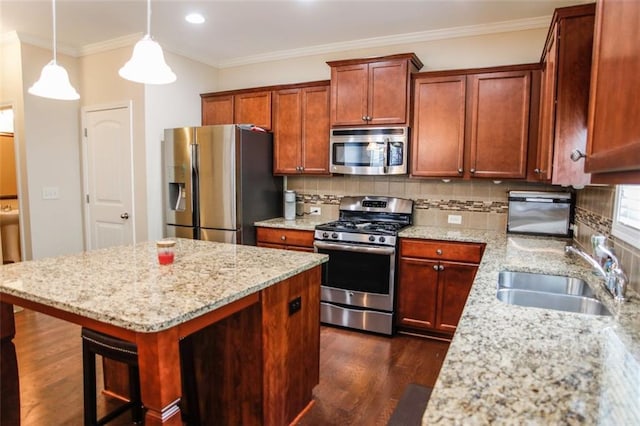6892 Big Sky Dr, Flowery Branch, GA 30542 - kitchen with stainless steel appliances, a sink, dark wood-style floors, decorative backsplash, and recessed lighting
