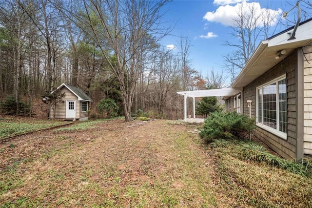 view of yard featuring a pergola and a storage unit