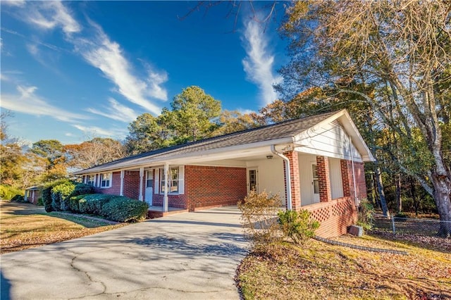 view of front of house with a front yard and a carport