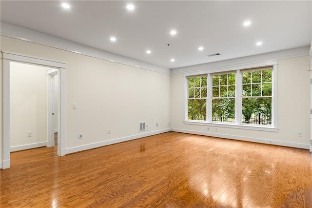 spare room with visible vents, recessed lighting, light wood-style floors, and baseboards