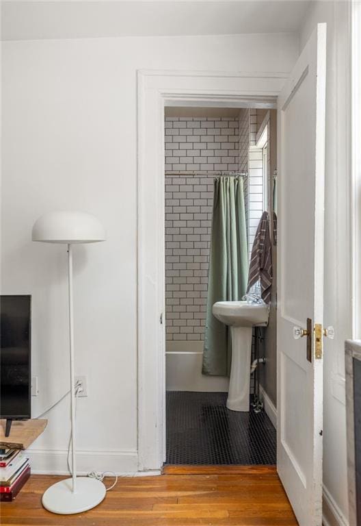 737 Barnett St NE Unit B6, Atlanta, GA 30306 - full bathroom featuring wood finished floors and shower / tub combo with curtain