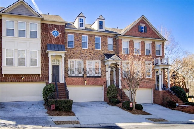 townhome / multi-family property featuring a garage